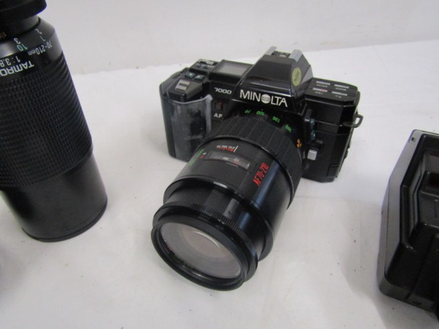 Minolta 7000 camera with 4 lenses, flash and bag - Image 2 of 6