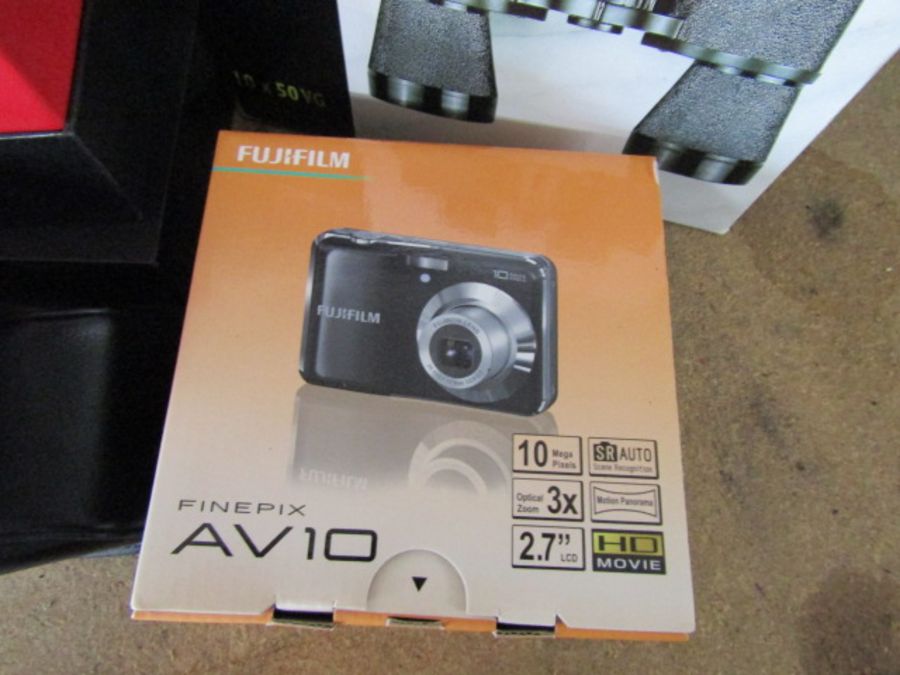 Miranda binoculars, Fujifilm Finepix AV10, Polaroid camera, Awesafe SAT NAV - Bild 3 aus 5