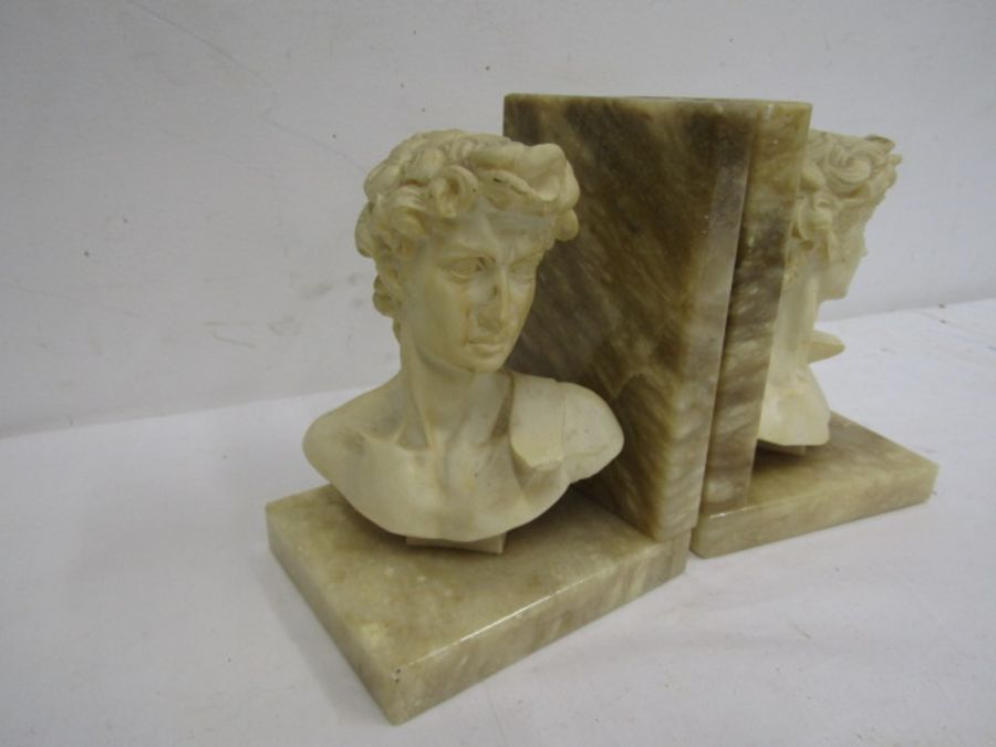 Onyx bookends with a bust of Michelangelo on each (in a resin) - Bild 2 aus 3