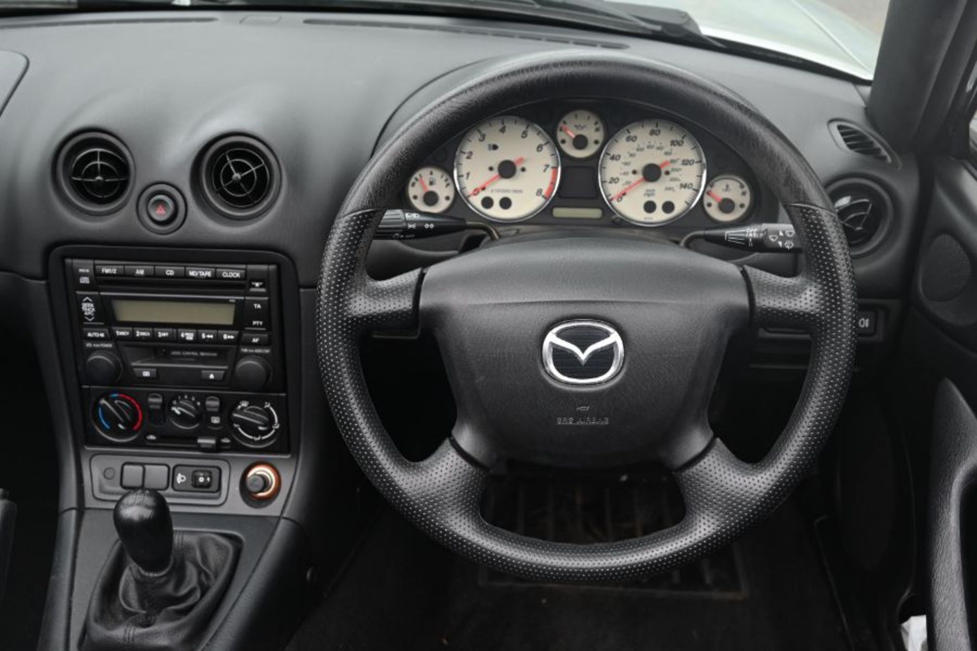 2003 Mazda MX51.8i Convertible. Something rather special, this little MX5 has covered just 28,000 - Image 9 of 11