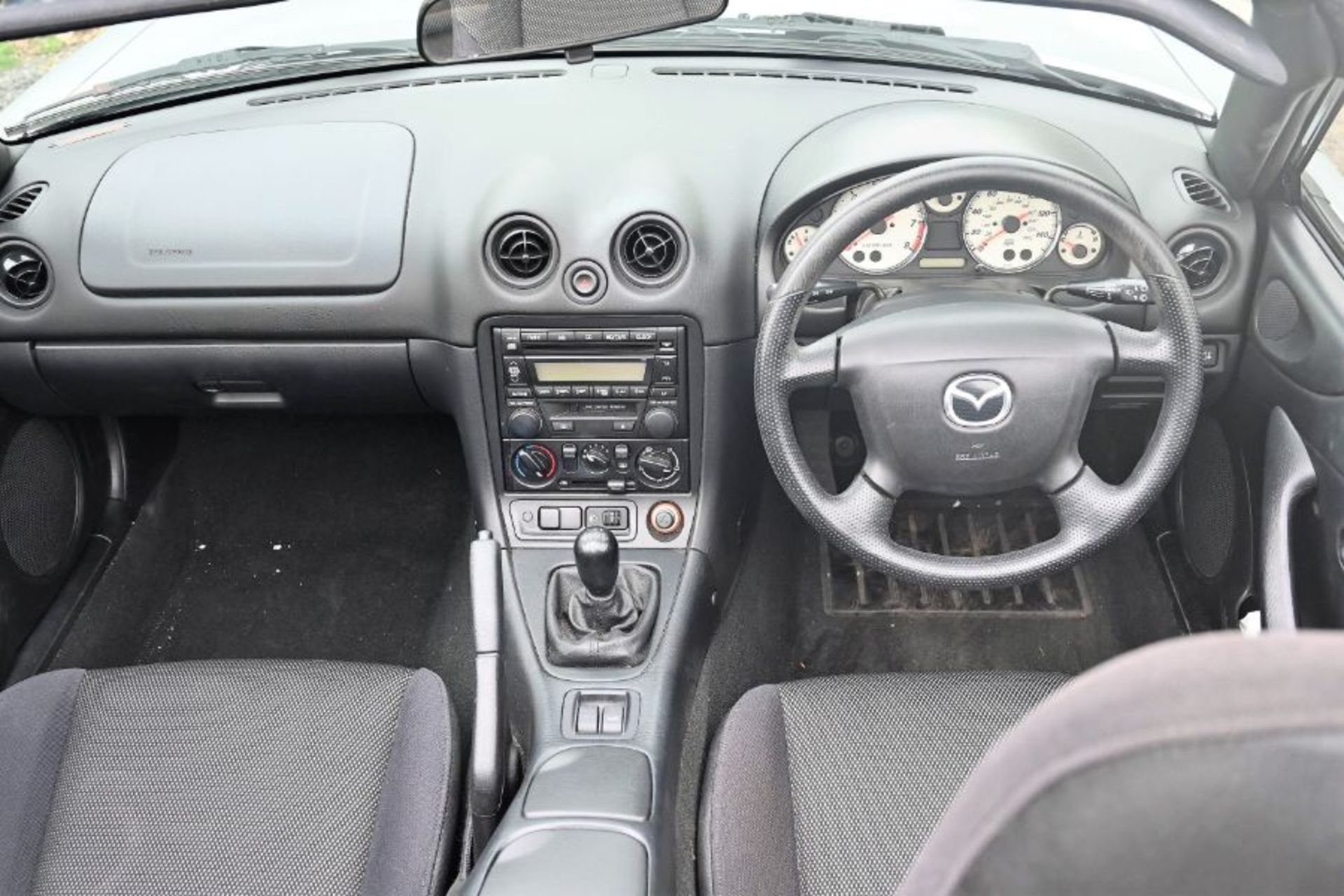 2003 Mazda MX51.8i Convertible. Something rather special, this little MX5 has covered just 28,000 - Image 8 of 11