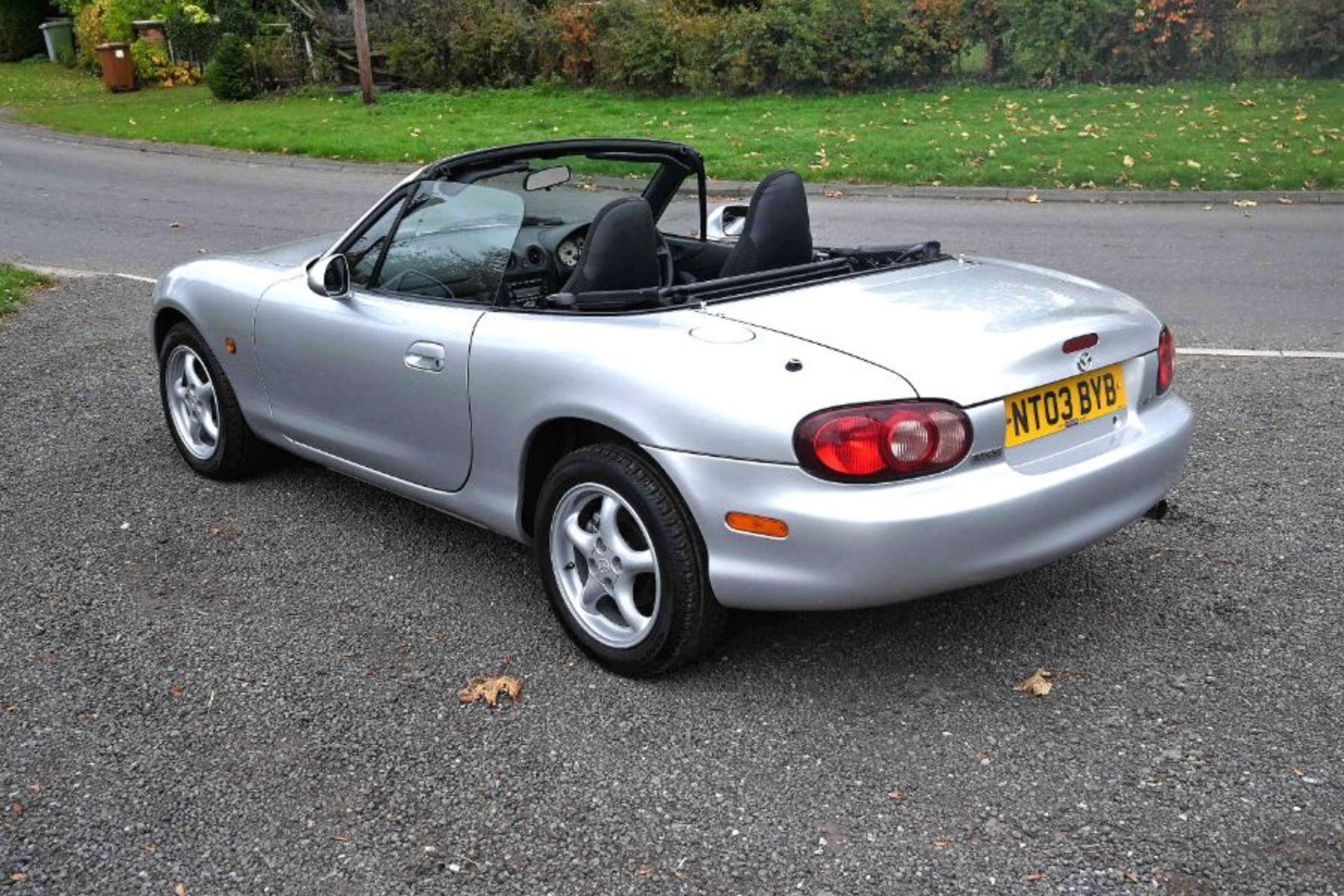 2003 Mazda MX51.8i Convertible. Something rather special, this little MX5 has covered just 28,000 - Image 11 of 11