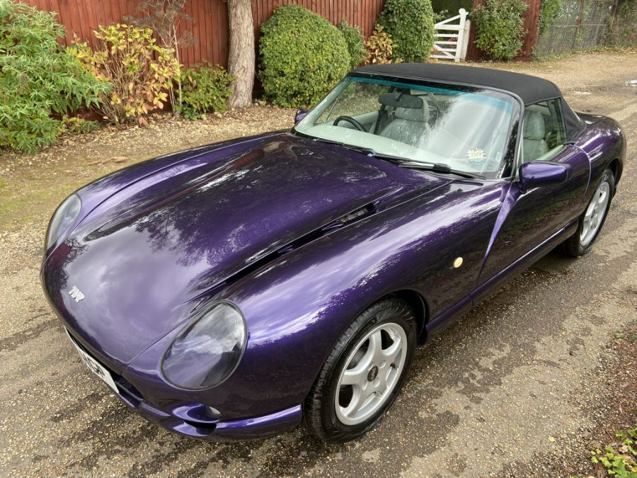 1999 TVR Chimaera 400. Finished in Rolex blue (basically purple), this lovely 400 was first - Image 3 of 9