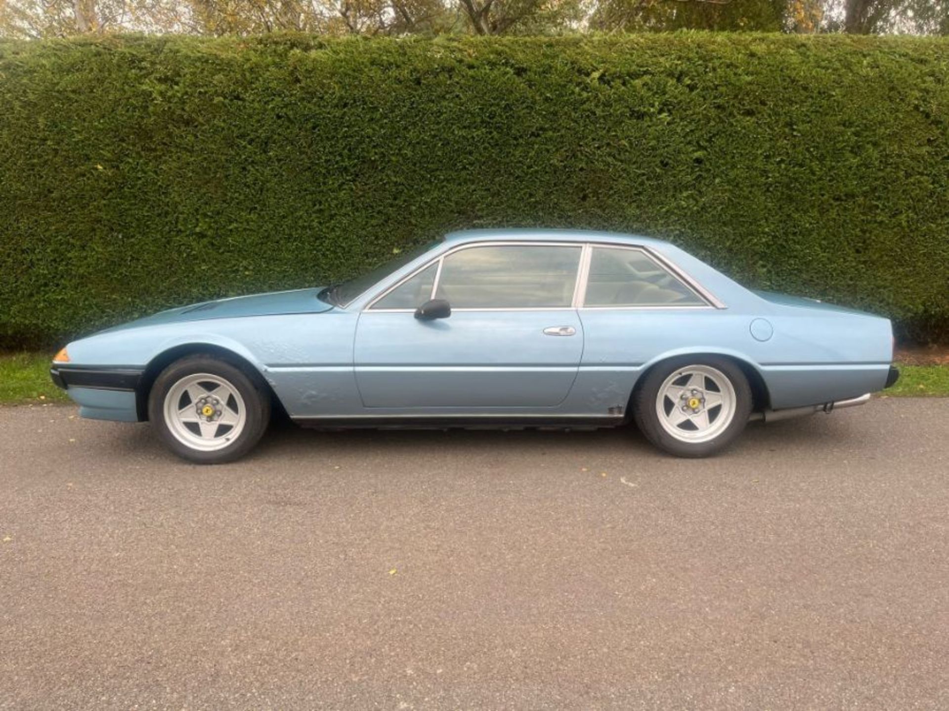 1982 Ferrari 400i Auto. First registered in 1983, this Azurro  Blue 400i automatic is offered in - Image 39 of 53