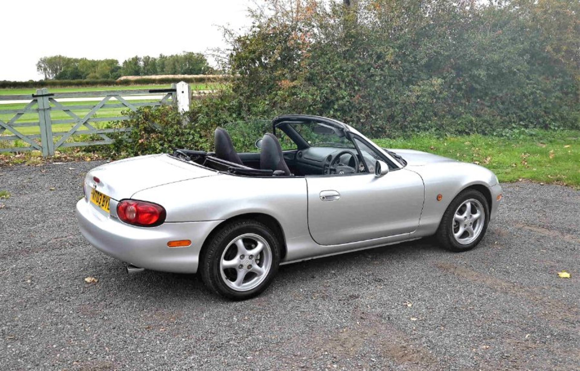 2003 Mazda MX51.8i Convertible. Something rather special, this little MX5 has covered just 28,000 - Image 2 of 11