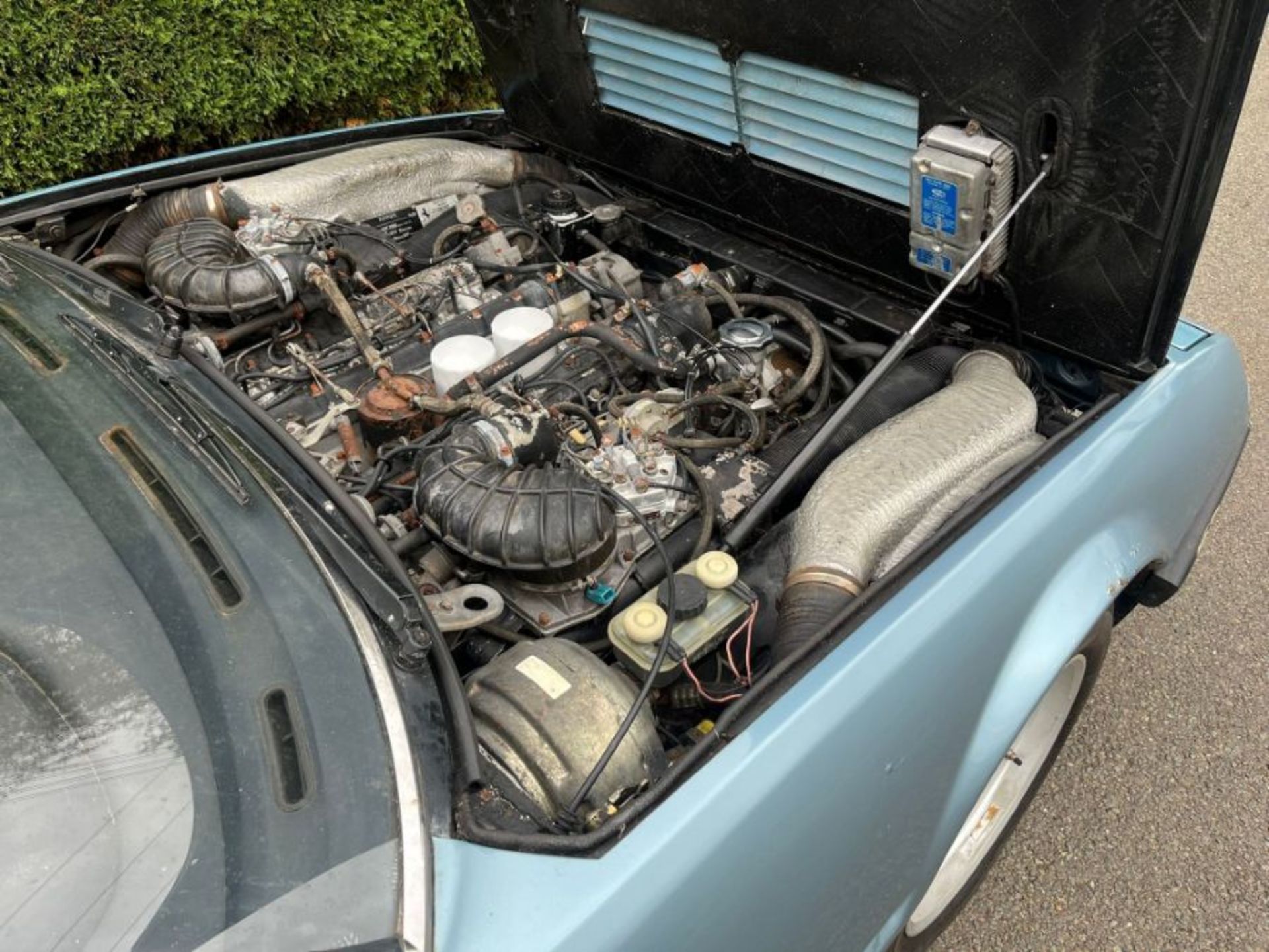 1982 Ferrari 400i Auto. First registered in 1983, this Azurro  Blue 400i automatic is offered in - Image 13 of 53