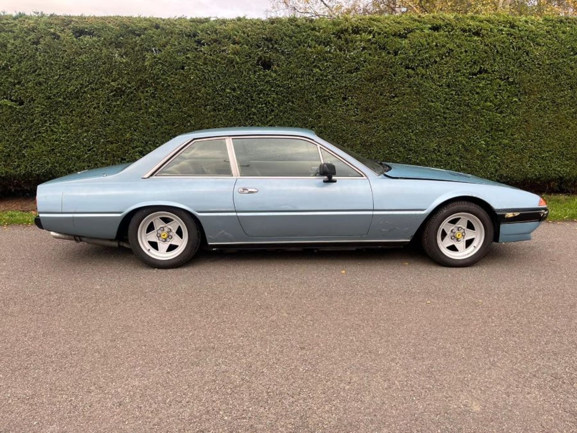 1982 Ferrari 400i Auto. First registered in 1983, this Azurro  Blue 400i automatic is offered in - Image 8 of 53