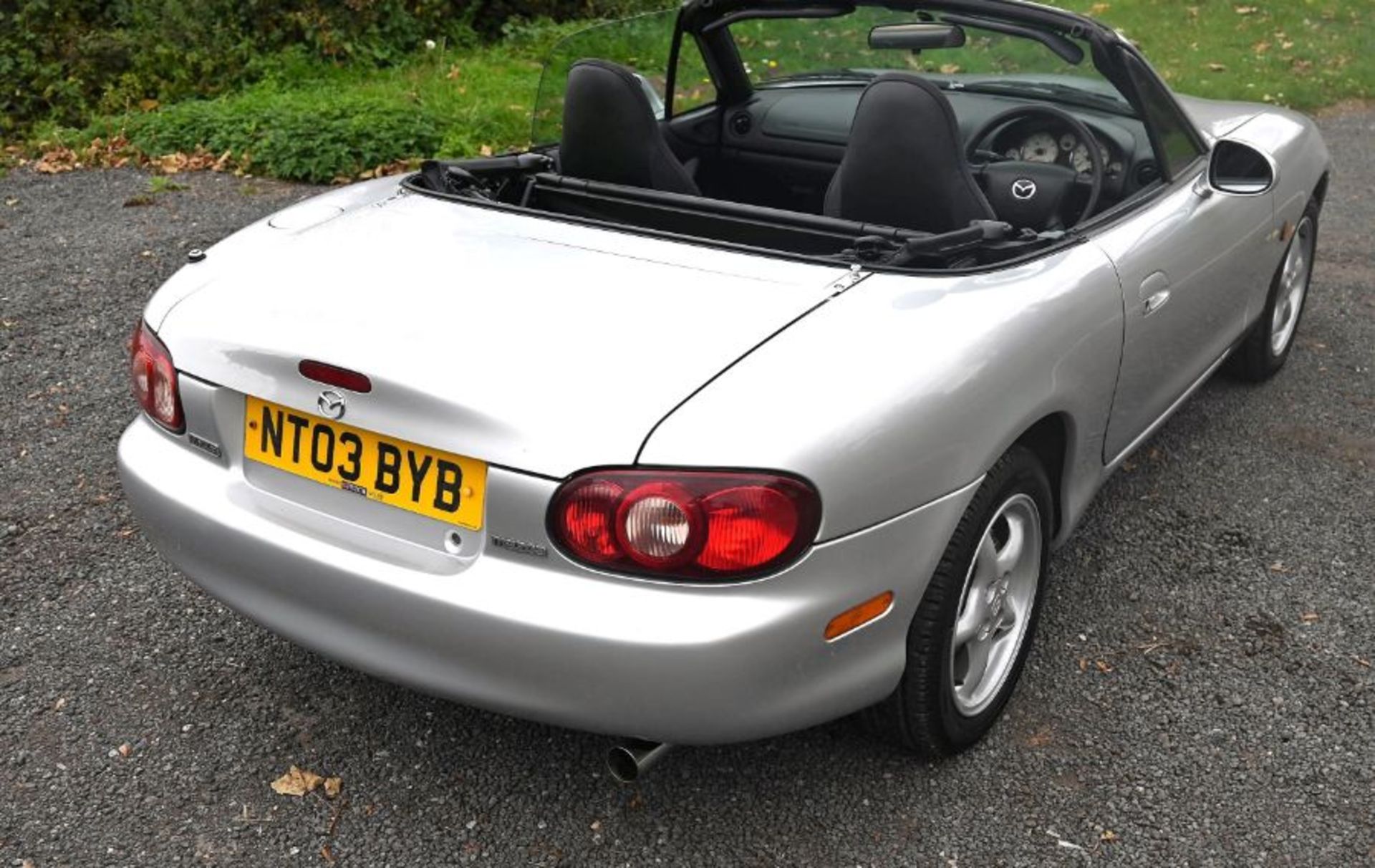 2003 Mazda MX51.8i Convertible. Something rather special, this little MX5 has covered just 28,000 - Image 6 of 11