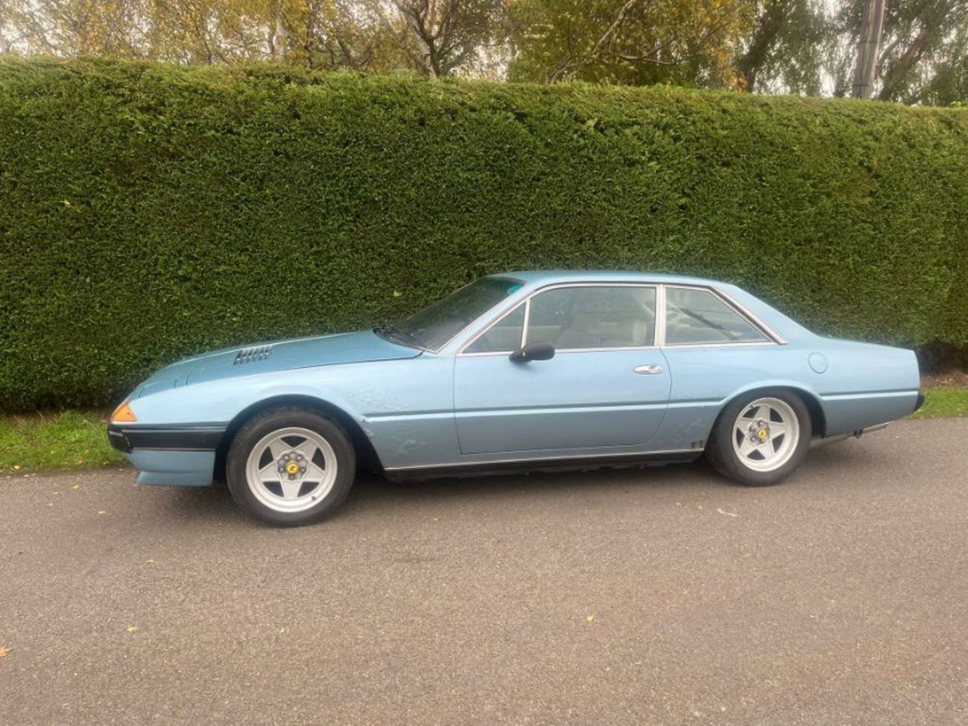 1982 Ferrari 400i Auto. First registered in 1983, this Azurro  Blue 400i automatic is offered in - Image 36 of 53