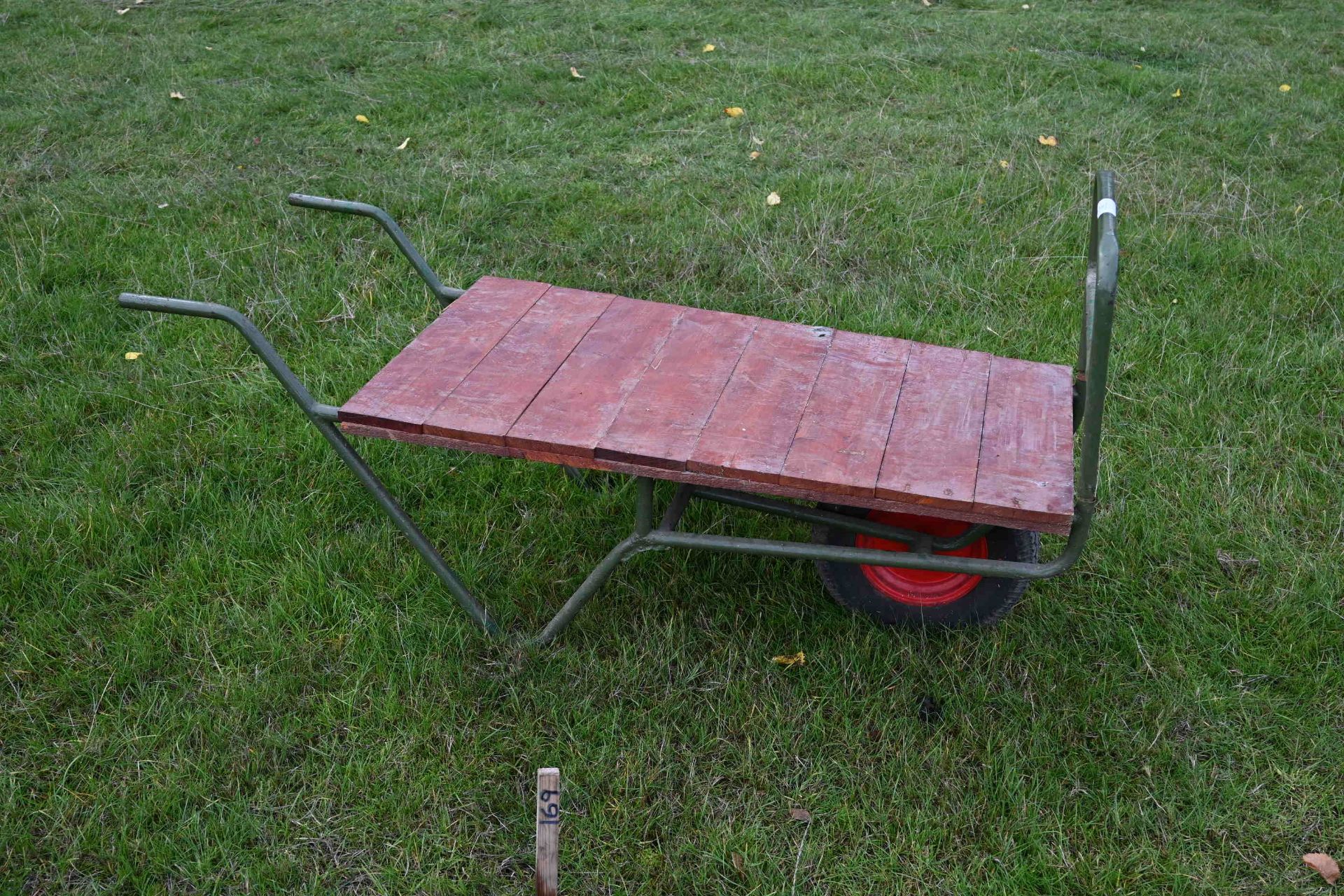 Single wheel barrow