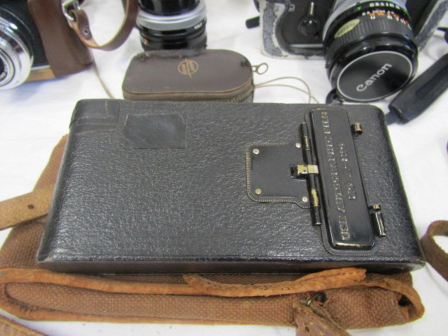 Vintage cameras and lenses etc - Image 3 of 5