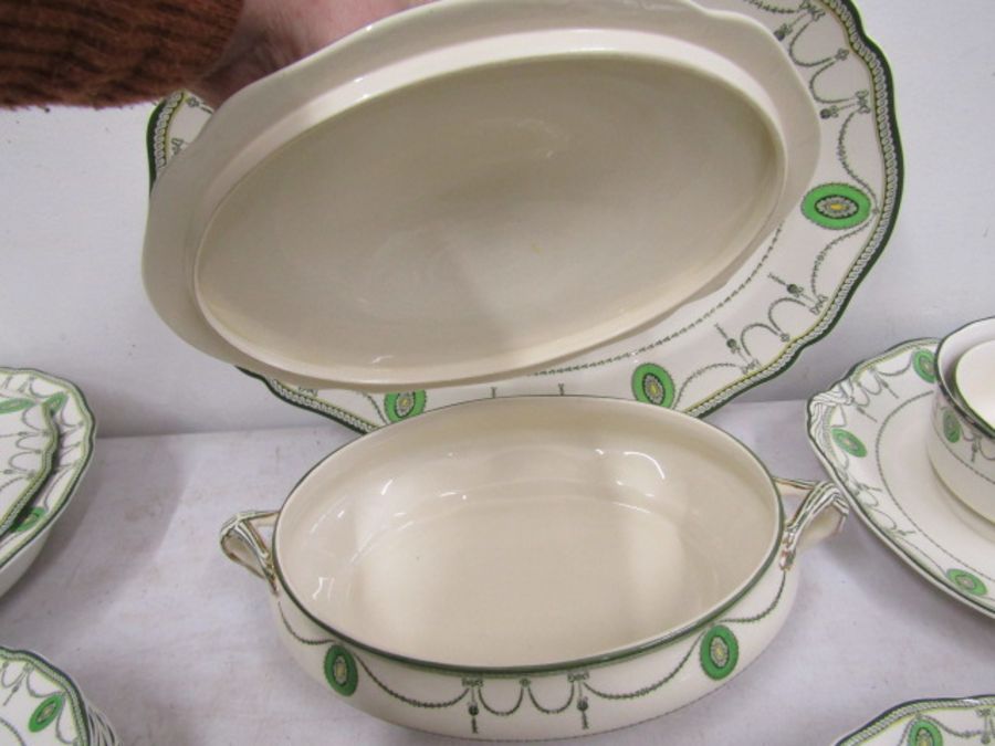 Royal Doulton 'Countess' dinner service - seen in Downton Abbey- over 100 pieces in 2 different - Image 12 of 18