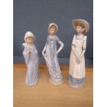 3 Nao figurines