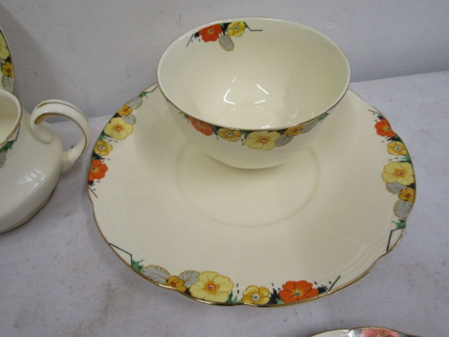 Alfred Meakin Orange red flowers vintage part tea set- 2 cake plates, 8 side plates, 8 saucers, 8 - Image 7 of 8