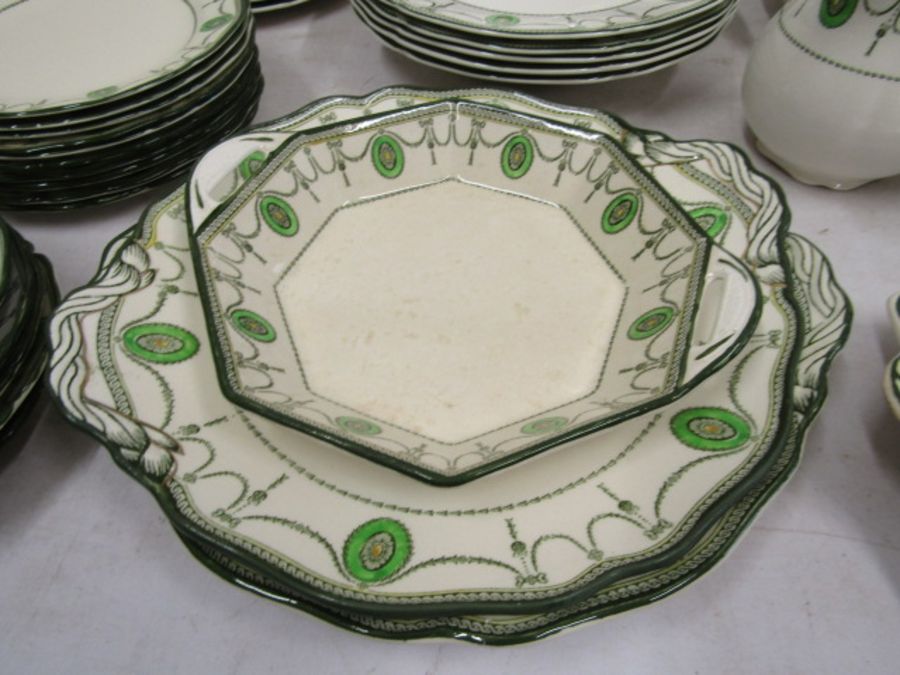 Royal Doulton 'Countess' dinner service - seen in Downton Abbey- over 100 pieces in 2 different - Image 10 of 18