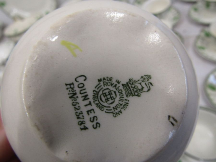 Royal Doulton 'Countess' dinner service - seen in Downton Abbey- over 100 pieces in 2 different - Image 8 of 18