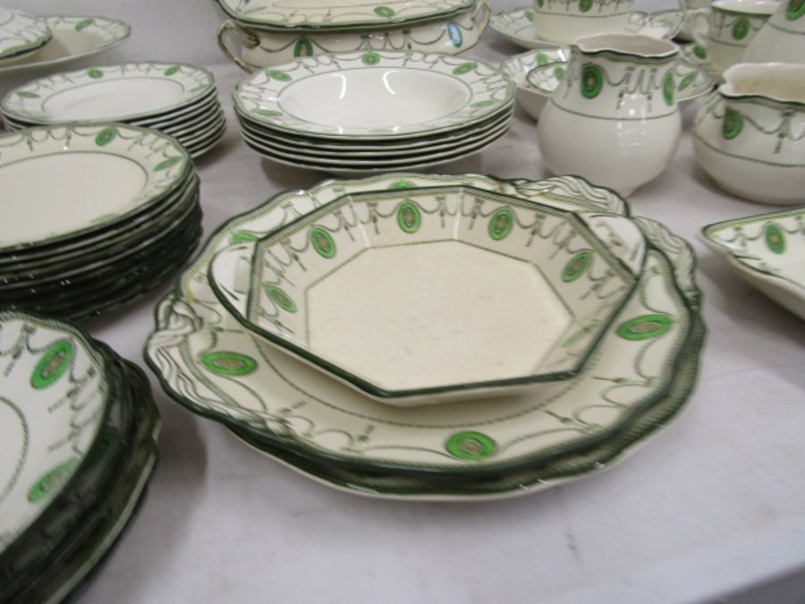 Royal Doulton 'Countess' dinner service - seen in Downton Abbey- over 100 pieces in 2 different - Image 18 of 18