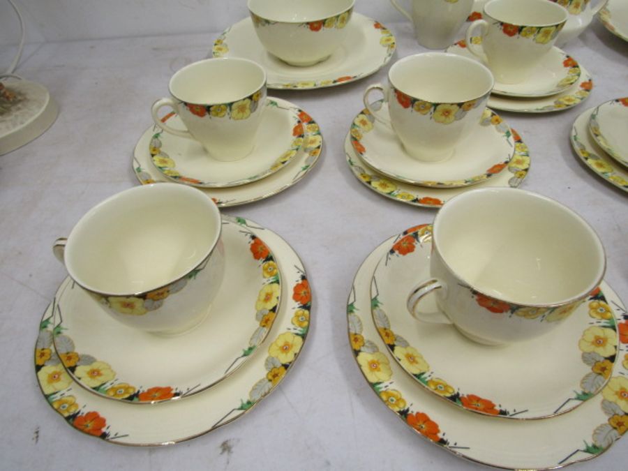 Alfred Meakin Orange red flowers vintage part tea set- 2 cake plates, 8 side plates, 8 saucers, 8 - Image 3 of 8