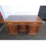 Mahogany kneehole desk with 3 drawers and 3 cupboard doors