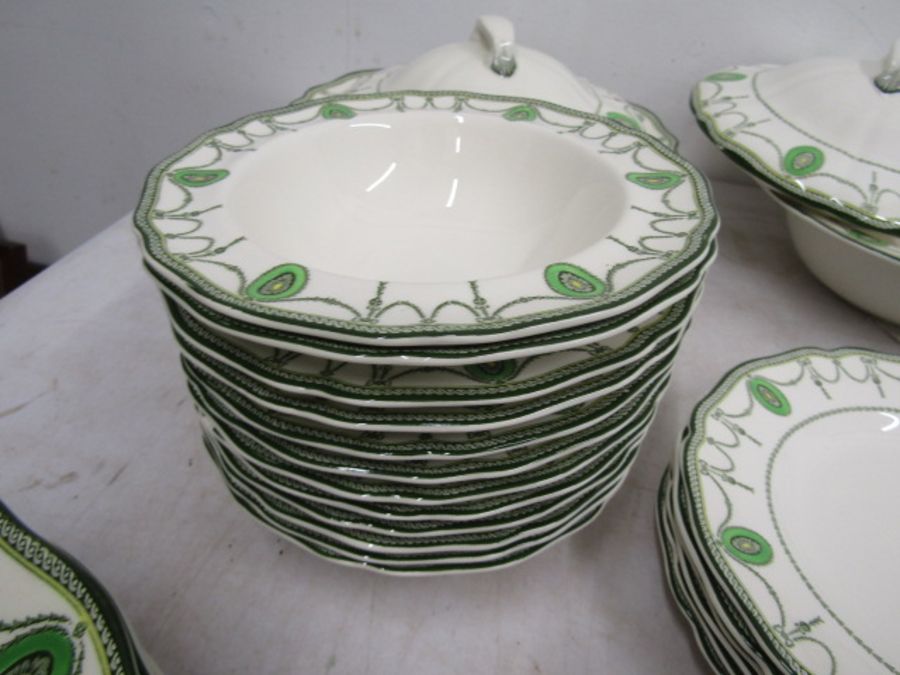 Royal Doulton 'Countess' dinner service - seen in Downton Abbey- over 100 pieces in 2 different - Image 16 of 18