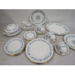 Colclough dinner service comprising 6 dinner plates, 6 side plates, 6 cake plates, 6 cups and