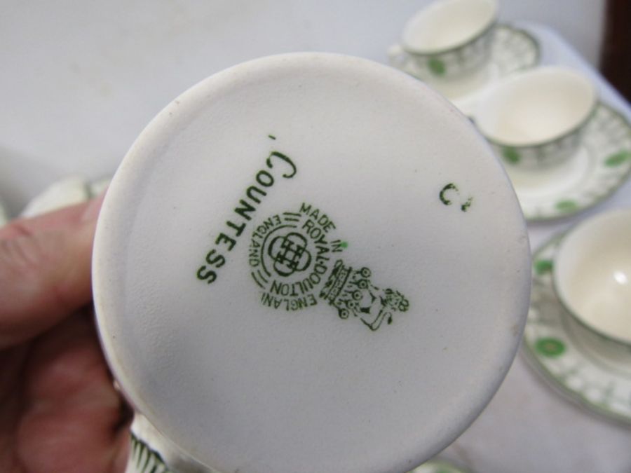 Royal Doulton 'Countess' dinner service - seen in Downton Abbey- over 100 pieces in 2 different - Image 7 of 18