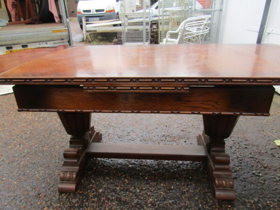 An Oak art deco style extending table and 5 chairs - 3 plus 2 carvers - Image 10 of 13