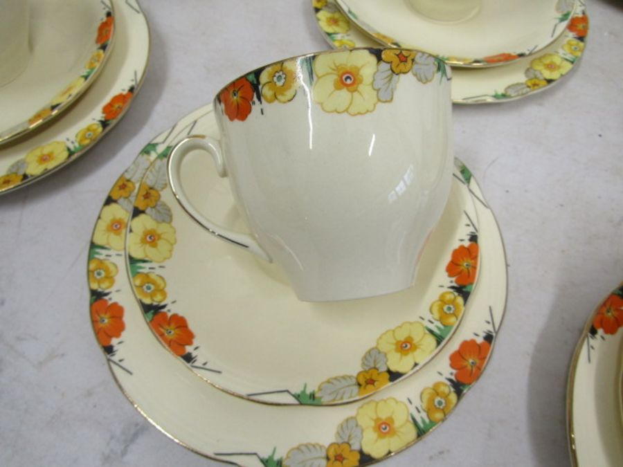 Alfred Meakin Orange red flowers vintage part tea set- 2 cake plates, 8 side plates, 8 saucers, 8 - Image 5 of 8