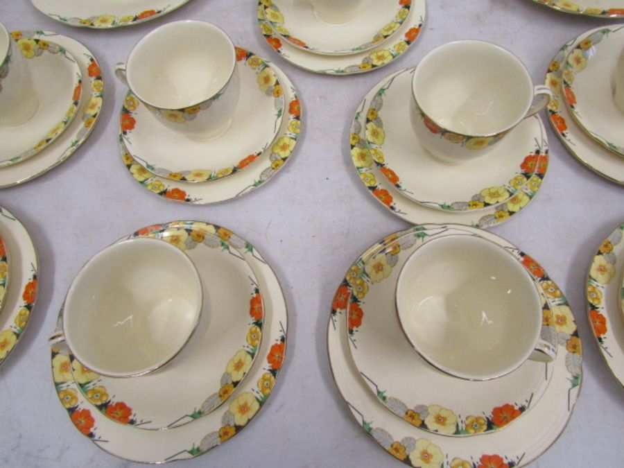 Alfred Meakin Orange red flowers vintage part tea set- 2 cake plates, 8 side plates, 8 saucers, 8 - Image 4 of 8