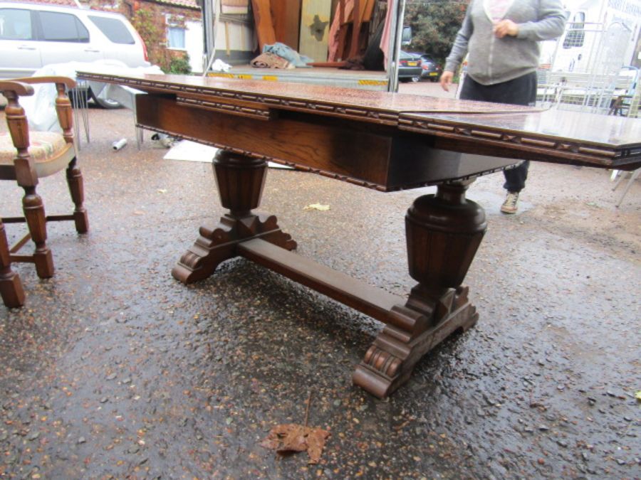 An Oak art deco style extending table and 5 chairs - 3 plus 2 carvers - Image 8 of 13