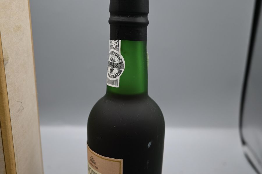 Dows 10 year old port bottled in 1994 37.5cl(boxed) - Image 2 of 2