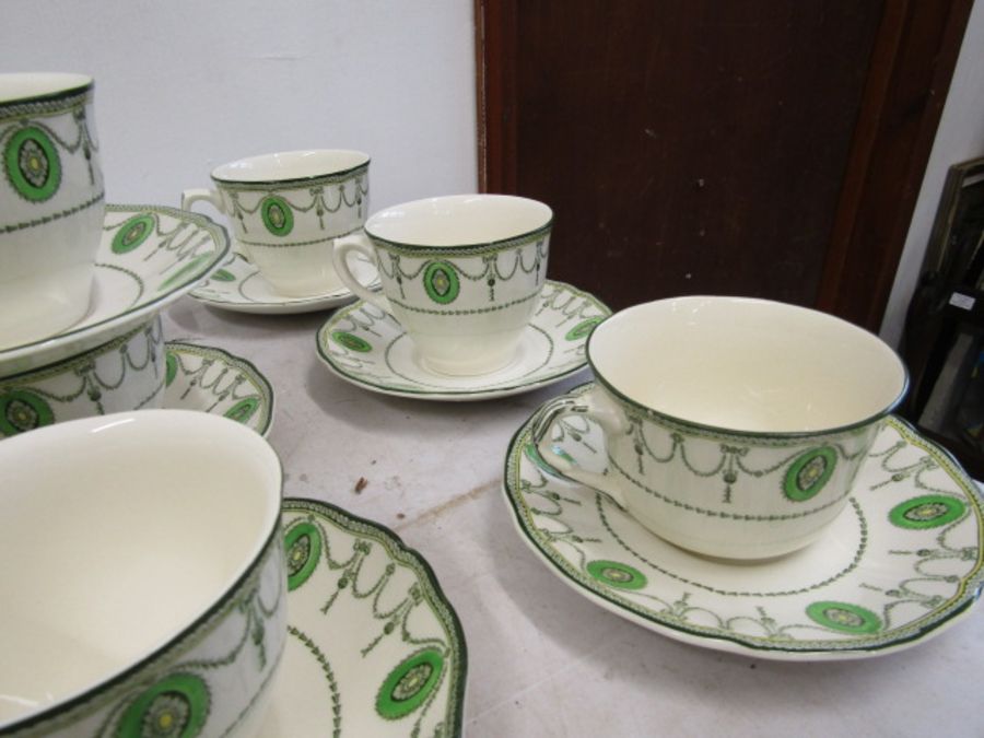 Royal Doulton 'Countess' dinner service - seen in Downton Abbey- over 100 pieces in 2 different - Image 5 of 18