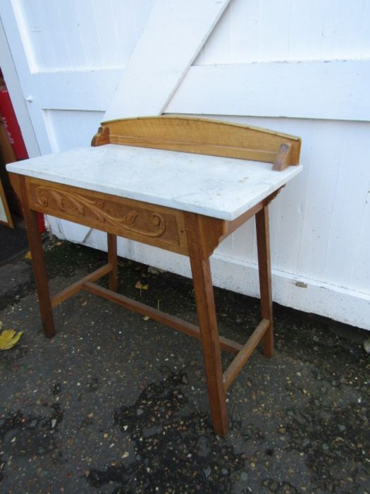 A detailed pine washstand with marble top - Image 3 of 3