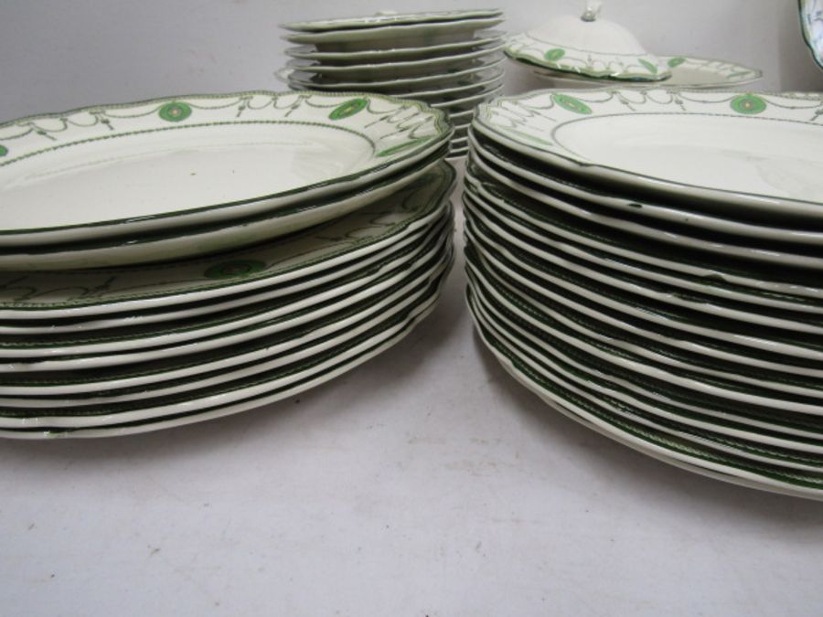 Royal Doulton 'Countess' dinner service - seen in Downton Abbey- over 100 pieces in 2 different - Image 15 of 18