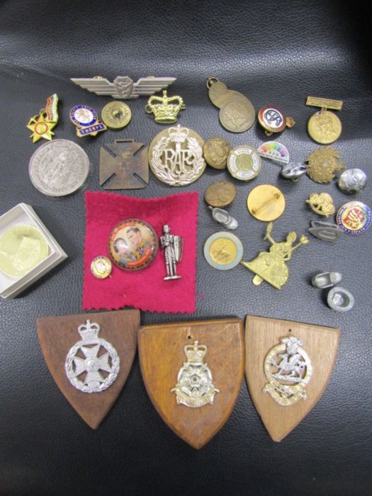 cap badges, RAC badges etc etc