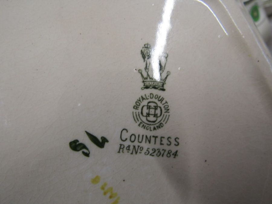 Royal Doulton 'Countess' dinner service - seen in Downton Abbey- over 100 pieces in 2 different - Image 11 of 18