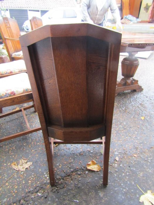 An Oak art deco style extending table and 5 chairs - 3 plus 2 carvers - Image 7 of 13