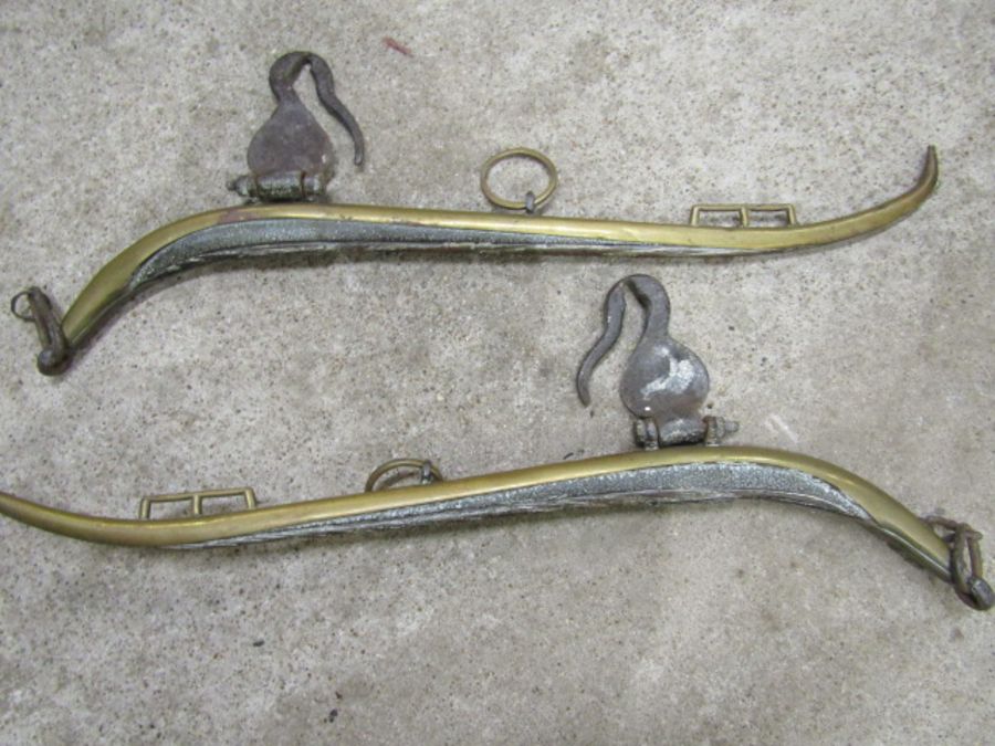 A pair of brass horse haines - Image 4 of 4