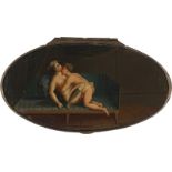 Kontinentaleuropäisch: um 1820/1830. Schwarze Lackdose mit erotischer Szene auf...