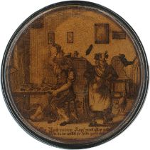 Stobwassersche Lackwarenfabrik - In...: um 1820/1830. Schwarze Lackdose mit Genreszene auf Goldg...