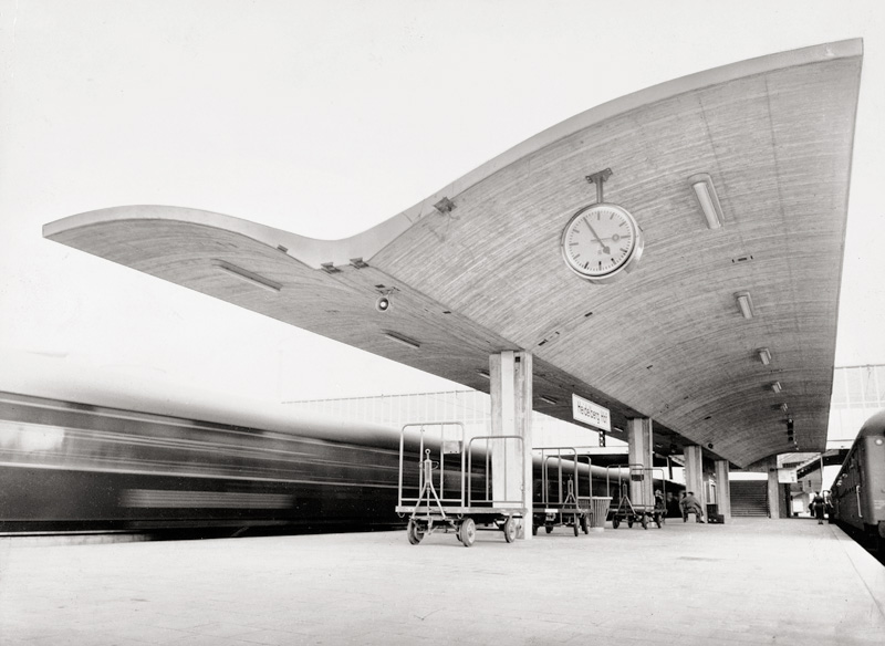 Häusser, Robert: Postwar German architecture: Train station Heidelberg; H...