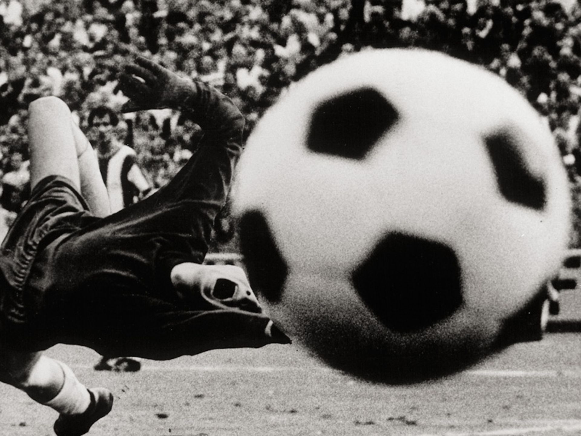 Sports Photography: Selected unusual and spectacular soccer game images - Image 2 of 2