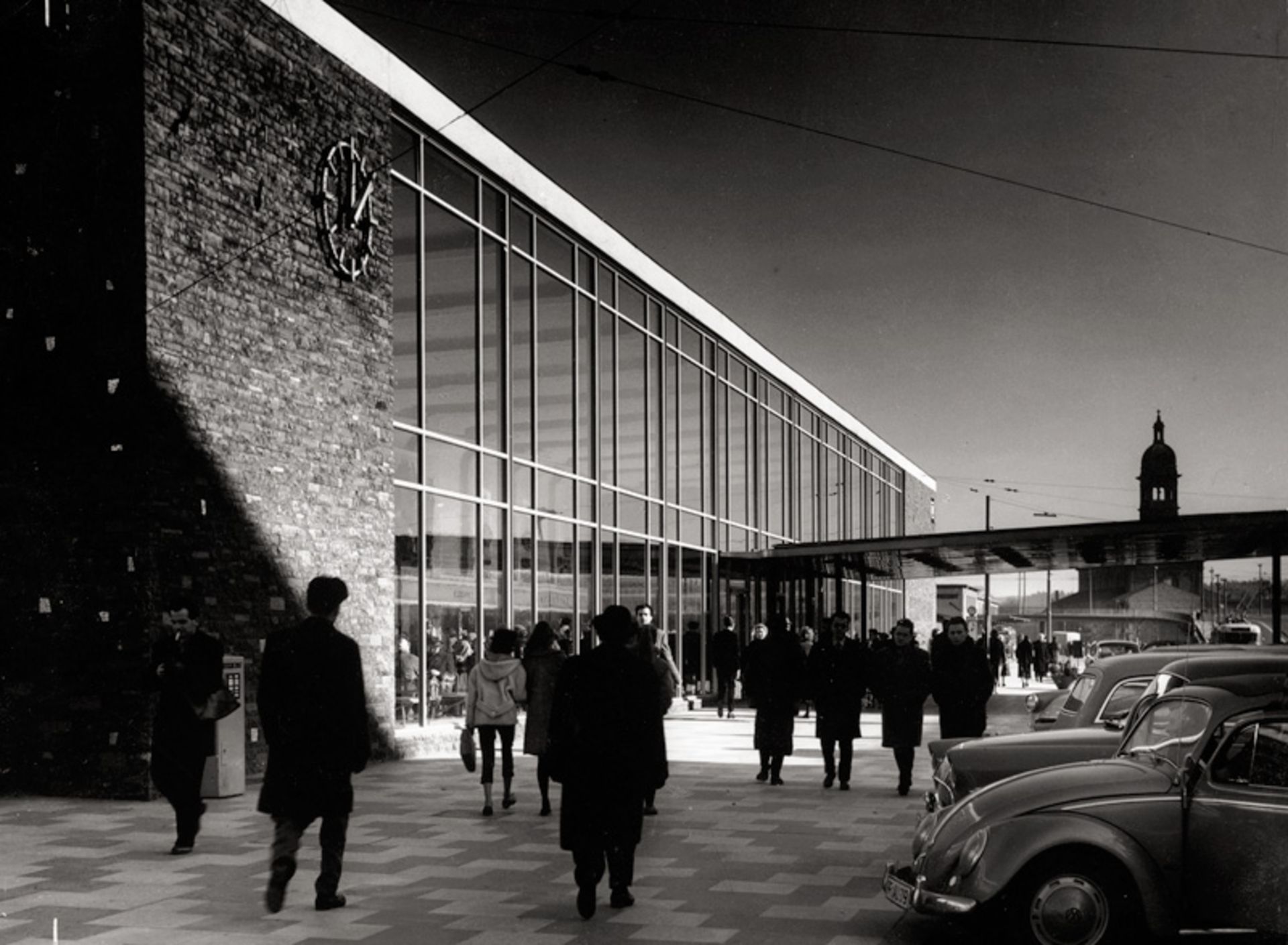 Häusser, Robert: Postwar German architecture: The new main train station ...