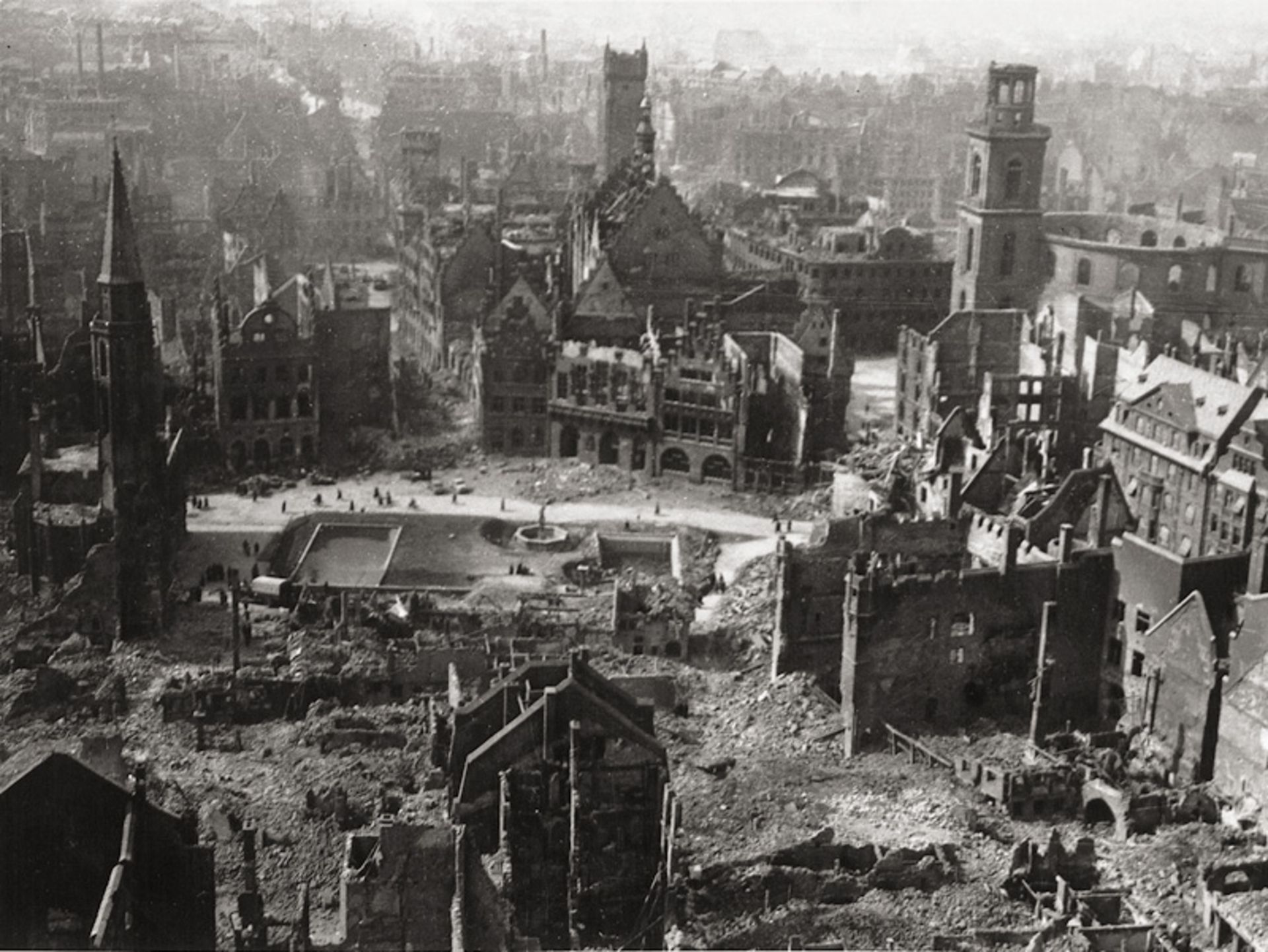 Frankfurt/M.: Views of ruins in Frankfurt WWII - Bild 2 aus 2