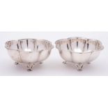 A pair of Edward VII silver dishes, maker Synyer & Beddoes, Birmingham,