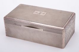 A George V silver cigarette box, maker Goldsmiths & Silversmiths Co Ltd,