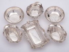 A mixed collection of silver wares,
