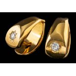 A pair of diamond set cufflinks,: each set with a brilliant cut diamond, approximately 1.