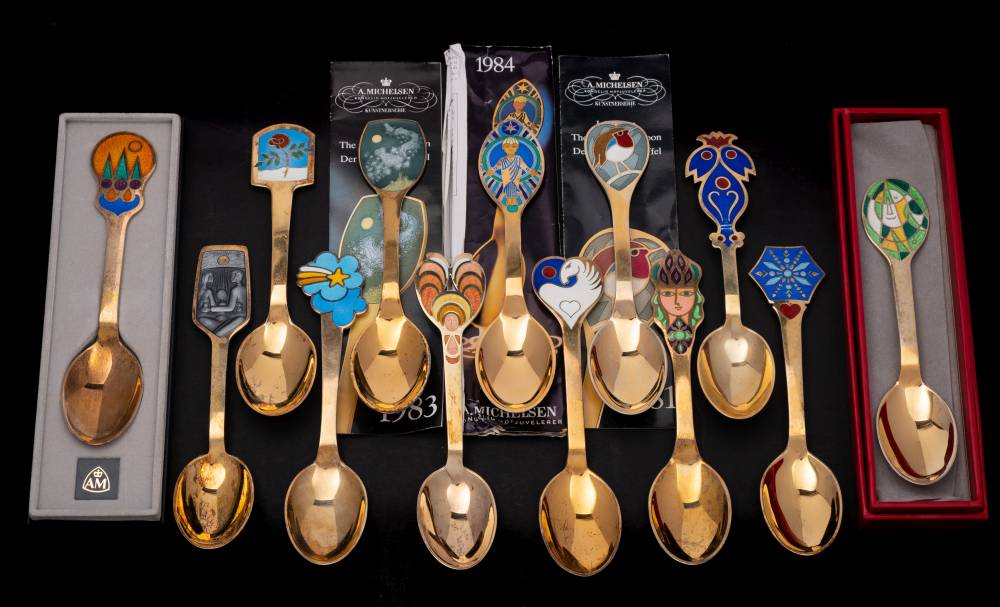 Thirteen Danish silver gilt and enamel Christmas spoons, - Bild 2 aus 2