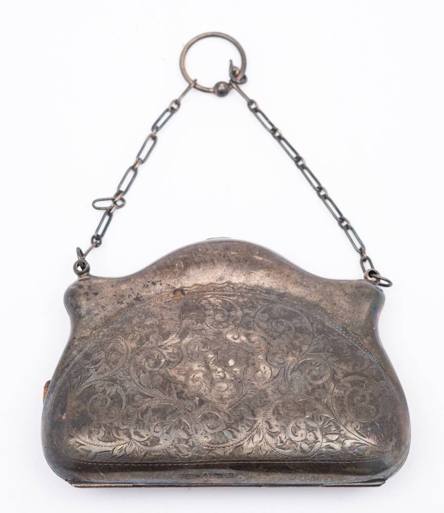 A George V silver purse, maker Joseph Gloster Ltd, London,
